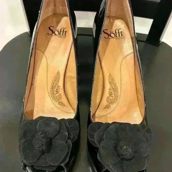 Sofft Black Patent Leather Peep‎ Toe Flower Pumps, Size 9.5 - Picture 5 of 11